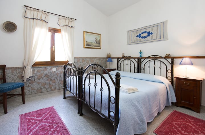 ห้องเตียงใหญ่พร้อมห้องน้ำส่วนตัว