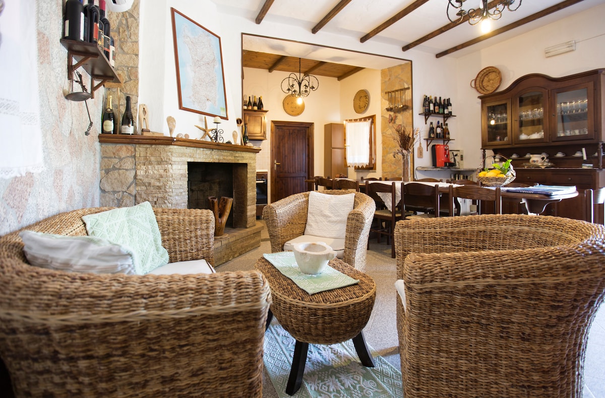 Top Airbnb: Antico Casolare - entire house for 11 people à Sorso