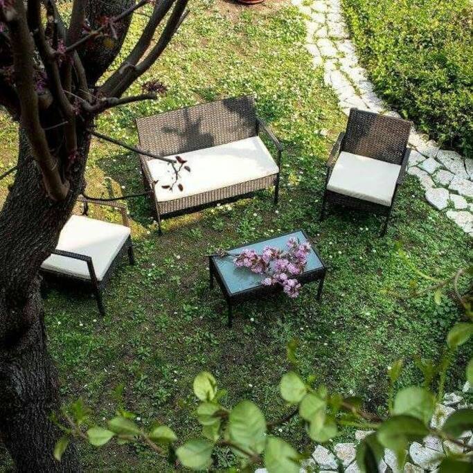 Il giardino privato per una colazione rilassante