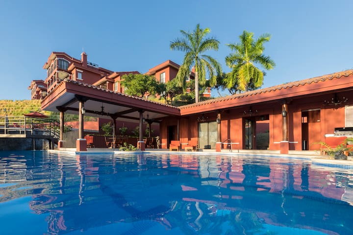 Bougainvillea 3BR Luxury Condo - Reserva Conchal