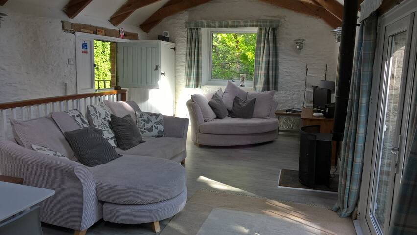 Wallis Barn, near to Looe, the ideal getaway.