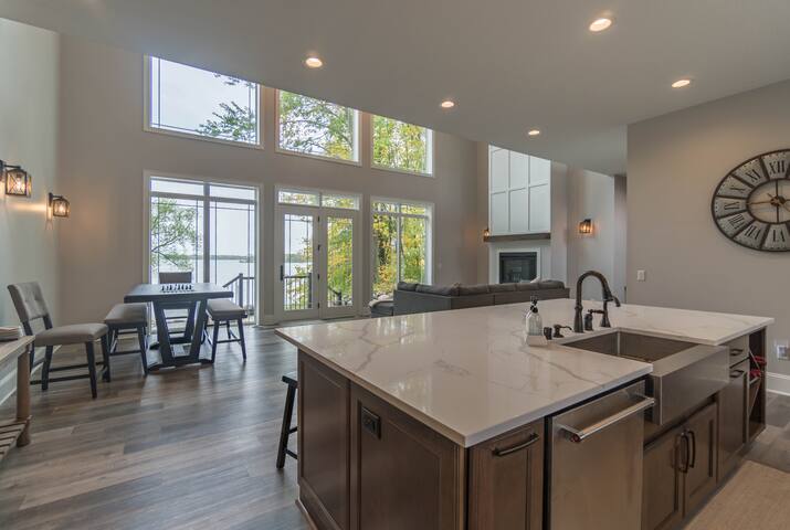 A “One-of-a-Kind” with Beautiful Lake Views gallery image 3