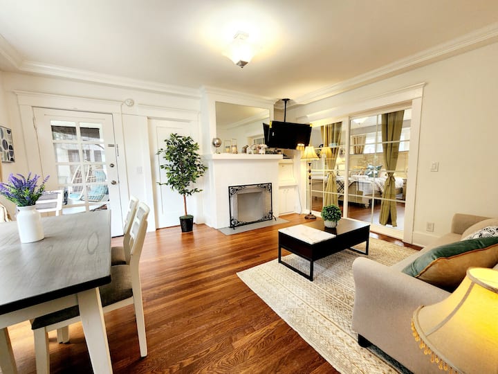 Luxe 2bed/1ba Apartment Prime Location King-bed! - Monterey Park, CA