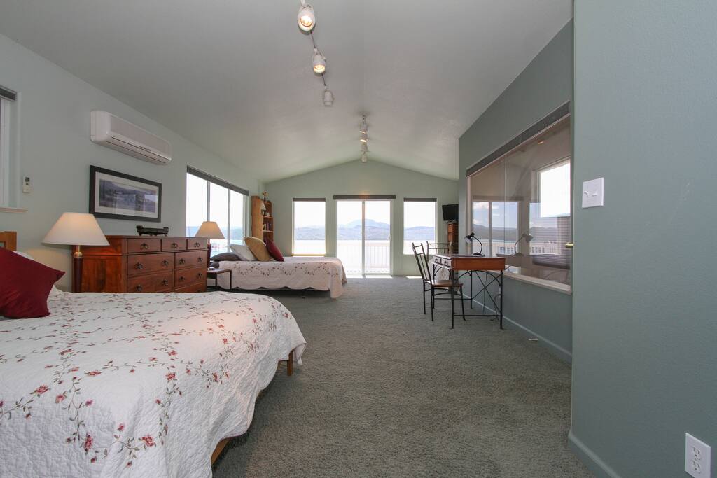 Loft Upstairs with King, Queen and Full Bed