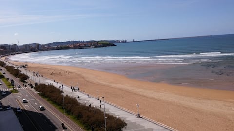 Spectacular 1st floor Beach Line