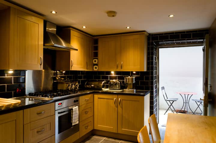 Charming Basement Apartment in Central Taunton