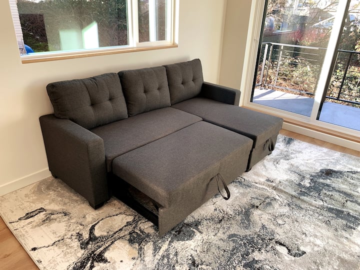 Shtrihu në divan me dy dhoma gjumi të rehatshme.