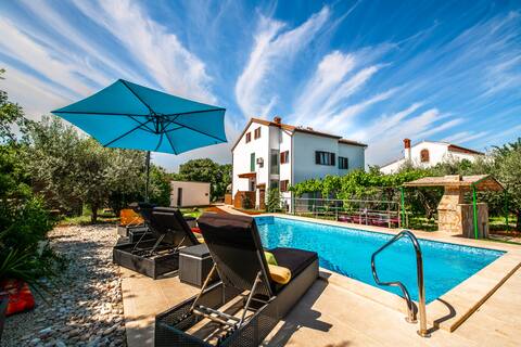Holiday House Mara