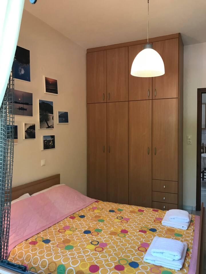 Schlafzimmer 1