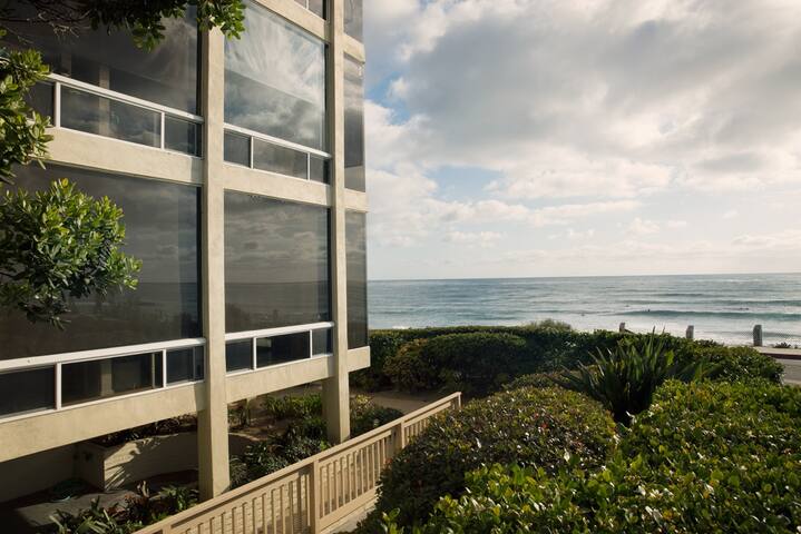 Stunning Windansea Ocean Front (A)! gallery image 2