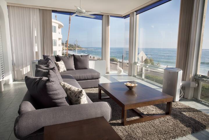 Stunning Windansea Ocean Front (A)! gallery image 4