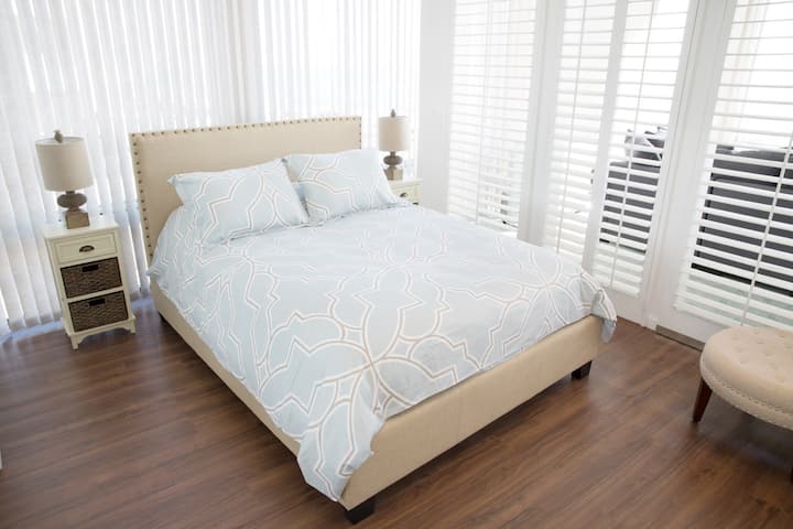 Dhoma e vizitorëve ka gjithashtu pamje të mrekullueshme.