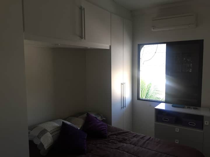 Dormitorio 1: con una cama matrimonial