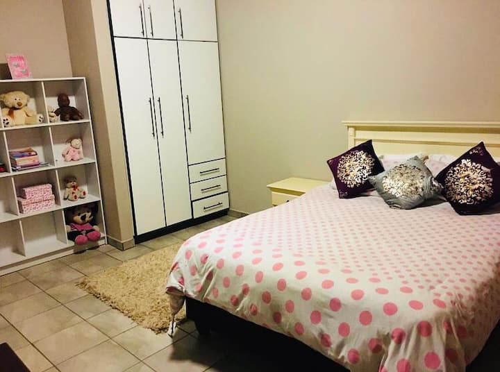 Dhoma e gjumit 2 (me ajër të kondicionuar)