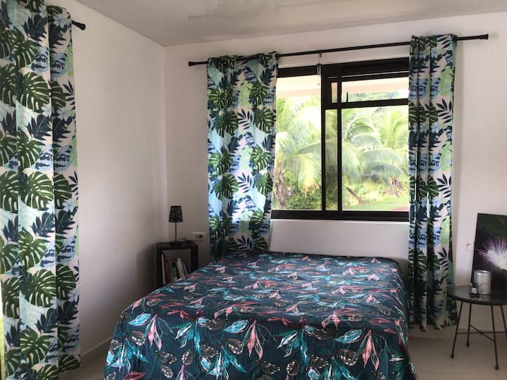 Izba s výhľadom na záliv Faaaha.