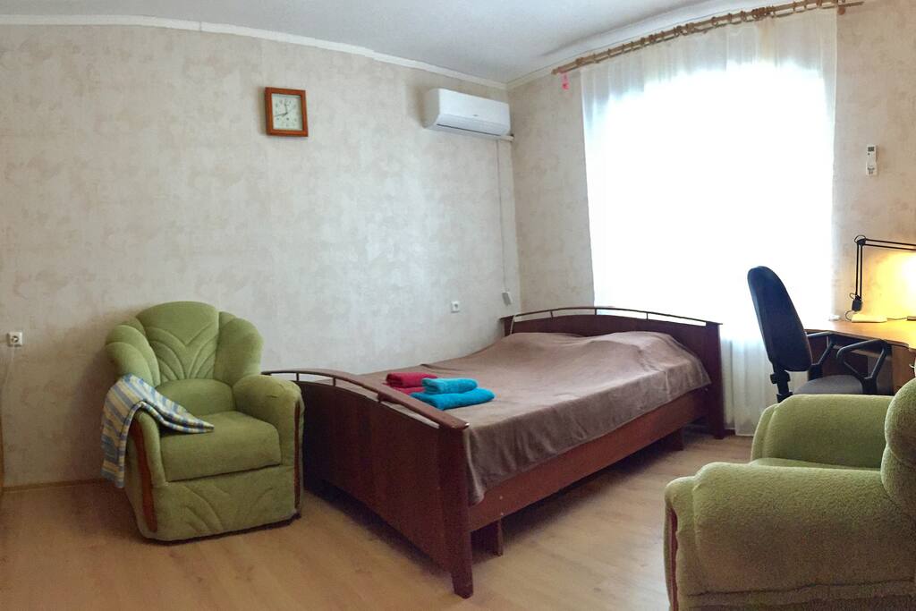 Кровать,кресло