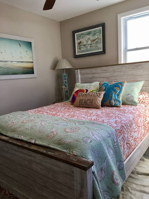 Each Bedroom has a Queen Bed and Ceiling Fan.