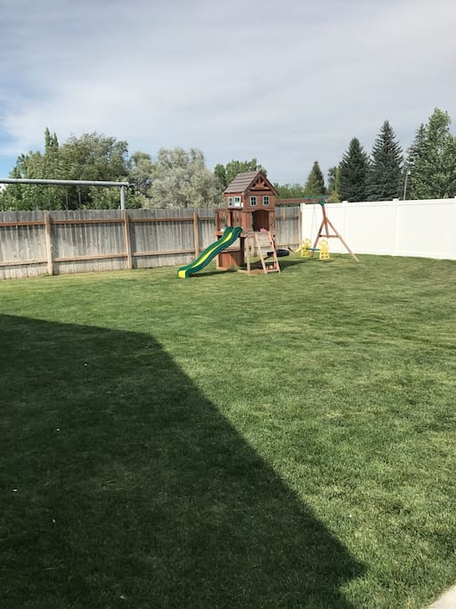 1/3 acre lot back yard is kid friendly