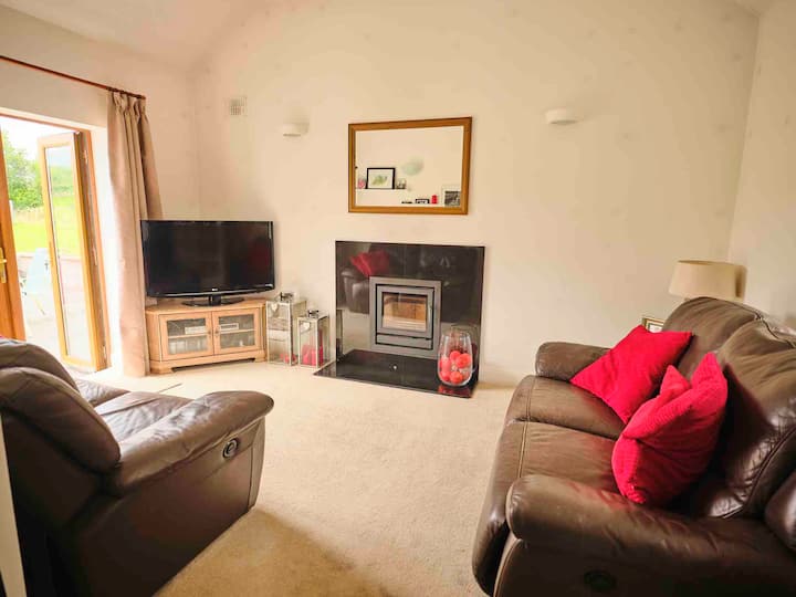 9 Bedroom Lakeside Retreat, Rural Roscommon 4🍀🍀🍀🍀 - Longford
