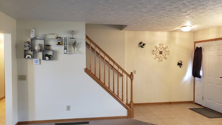 3 Bedroom Residential Home With Parking On Premise - Ravenna, OH