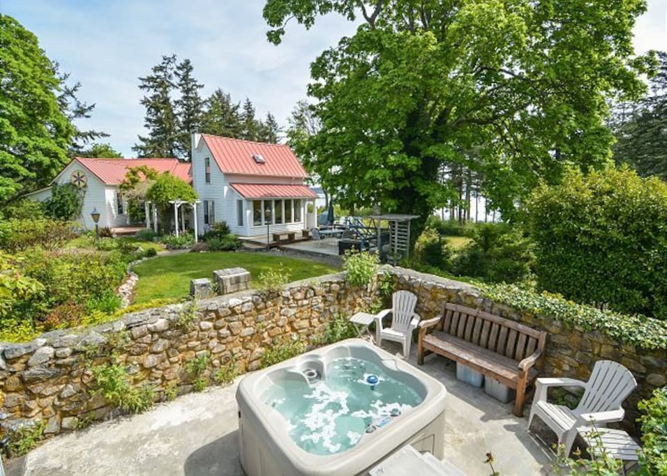 home entry and private hot tub area