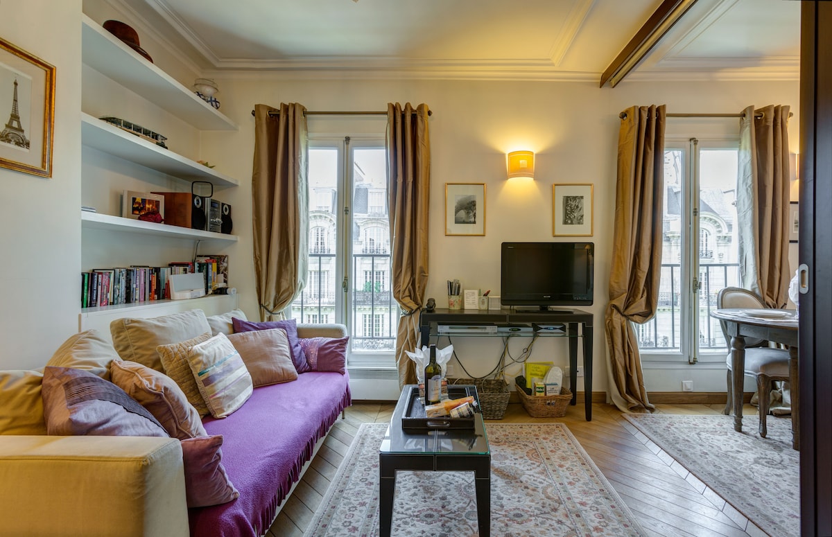 Best Airbnbs in Paris With Eiffel Tower Views - ItsAllBee | Solo Travel ...