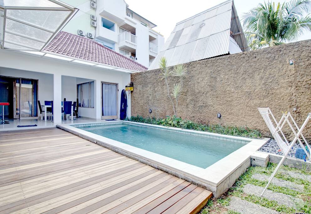 Private Pool with lots of sunlight
