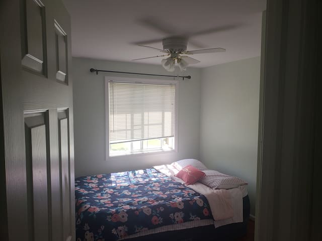 Cozy stay by the airport in a gated community!