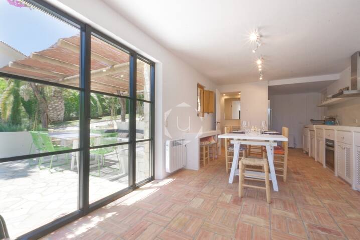 EL SOPLUIG – Green garden, heated pool, sea view gallery image 5