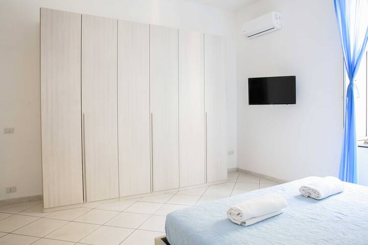 Grande & Caratteristico dietro la Cattedrale gallery image 2