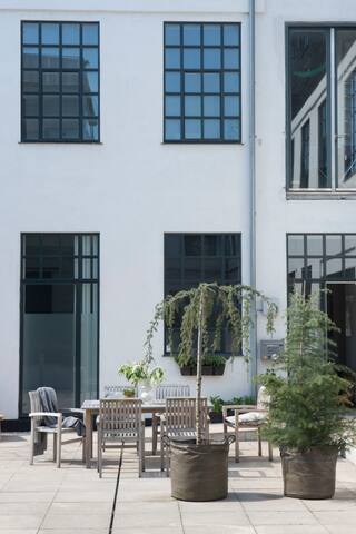 Big, Stylish, Central & near Beach gallery image 2