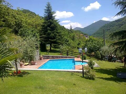 Tuscan Villa with large Private Pool and Garden