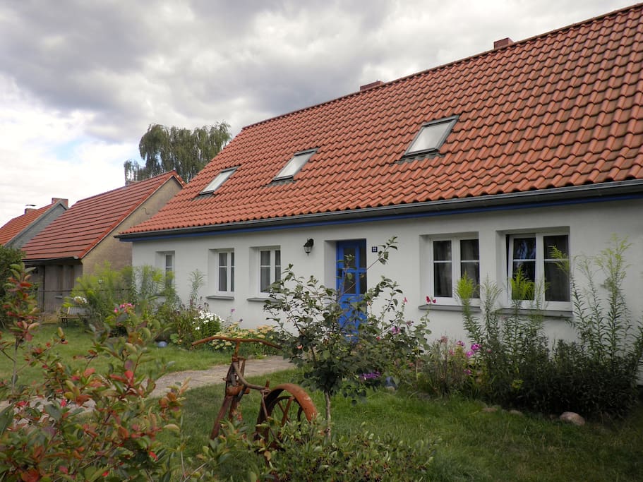 Haus mit Vorgarten