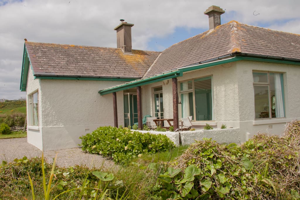 Exterior view 2
