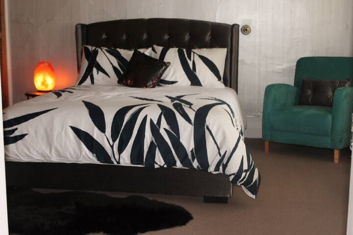 Crystal Cottage Free Wifi Close To Town Houses For Rent In