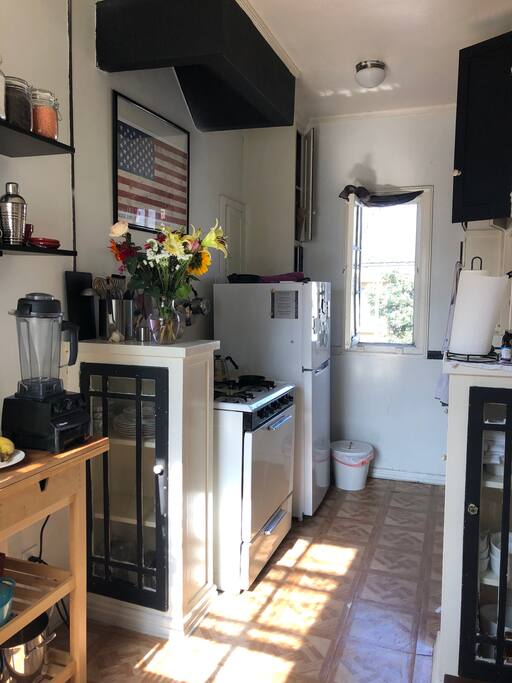 Afternoon sun in the kitchen 2/2