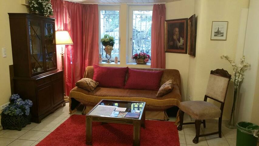 Cosy Villas-Room in prime Location