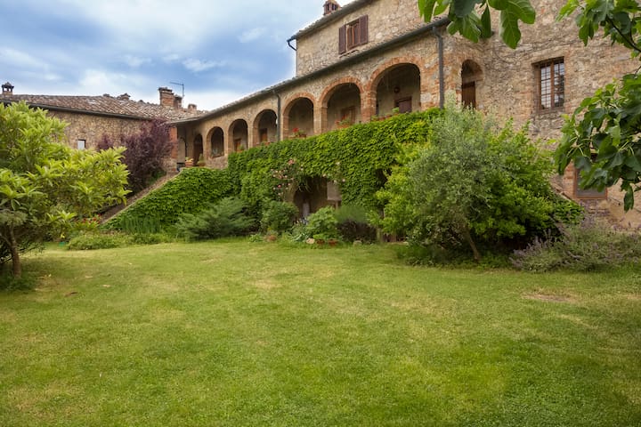 Romantic Escape The Arches Apartments For Rent In Causa Siena