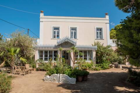 Beautiful  7 Bedroom Villa in Poseidonia, Syros