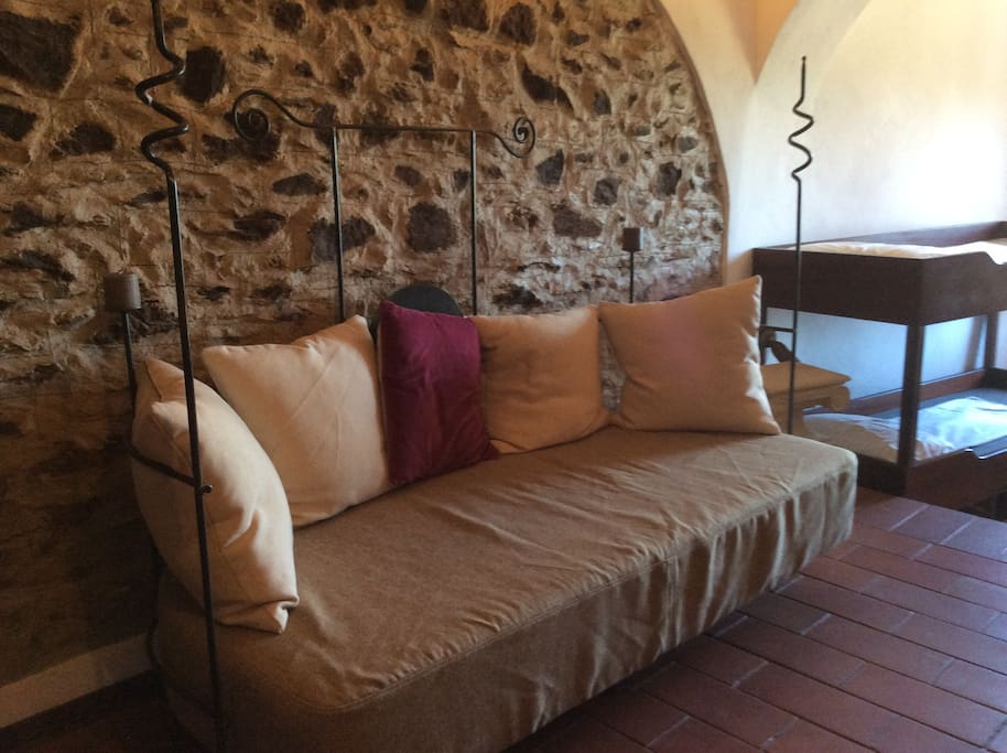 SALONE E LETTO A CASTELLO