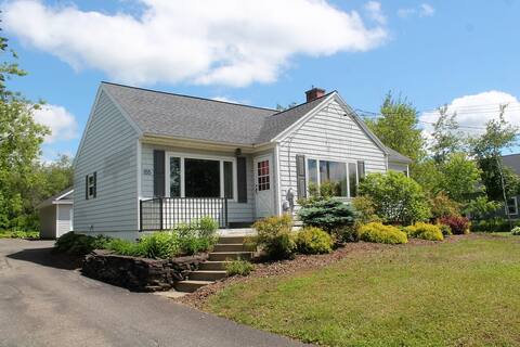 Bright and relaxing,  private and accessible