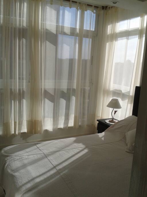 Habitación c/ Sommier y Led
