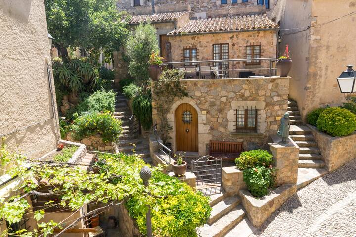 Medieval House in Tossa de Mar old city (Beach) gallery image 5