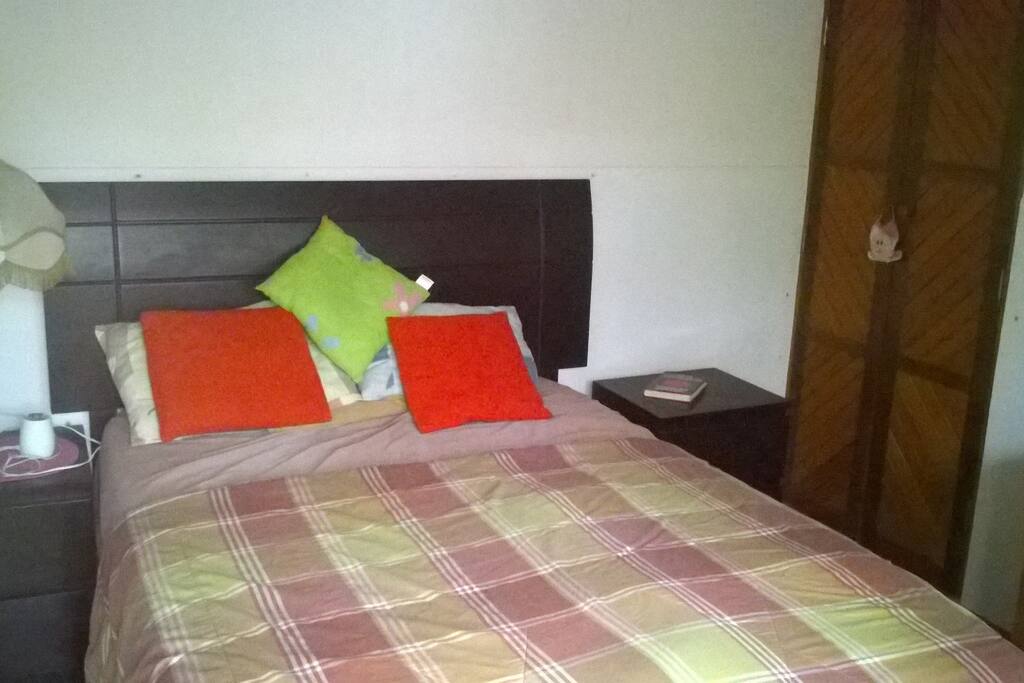 Dormitorio, la cama de 2 plazos.