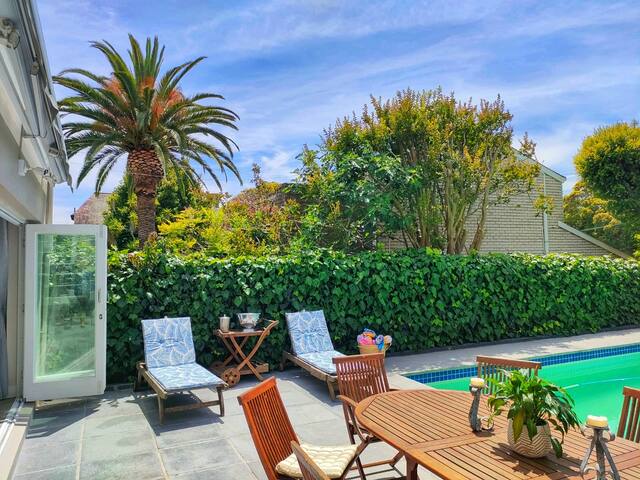 Huge family home in Rondebosch * sleeps 8 gallery image 3