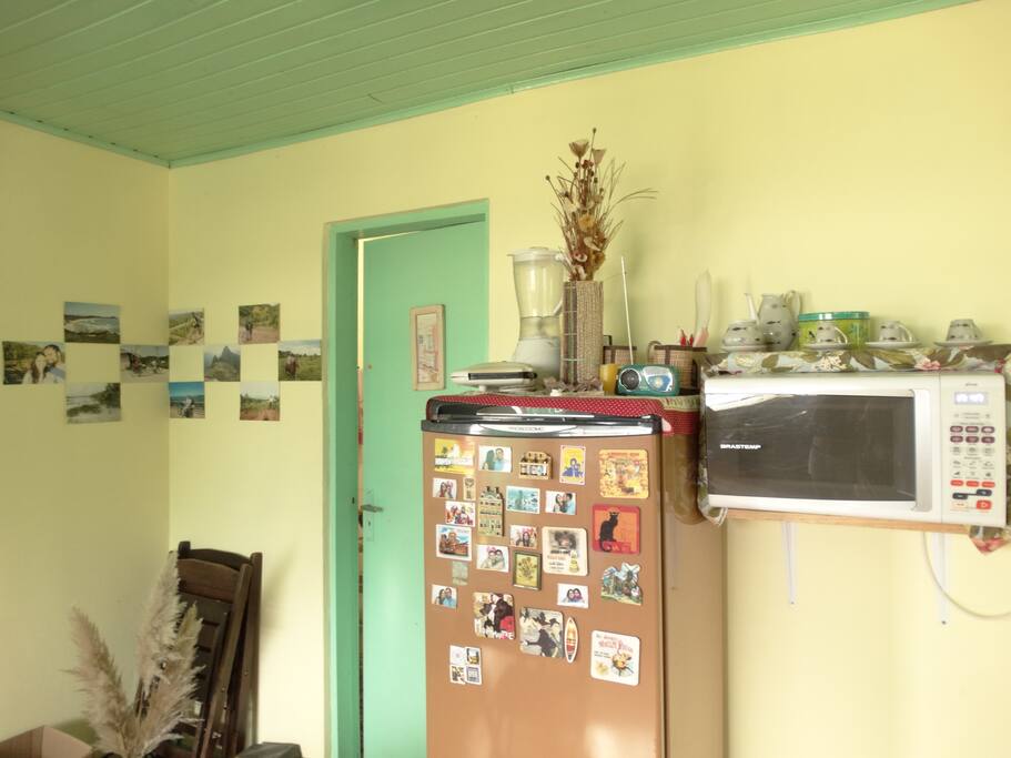 Geladeira e microondas
