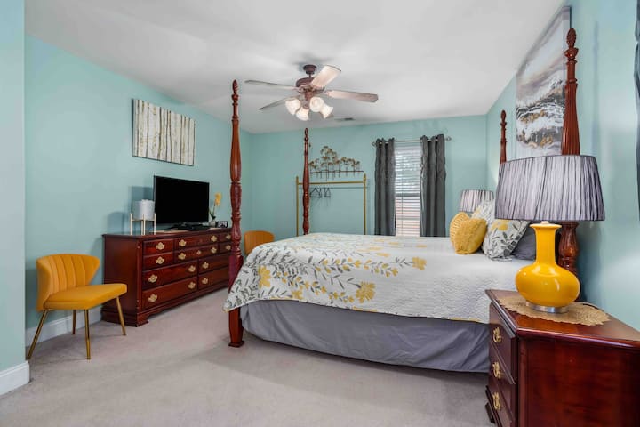 Master bedroom has a comfortable queen size bed.  The Tv is a smart Tv as well as  Spectrum Cable.