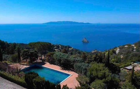 Gorgeous villa in Tuscany with amazing sunset view