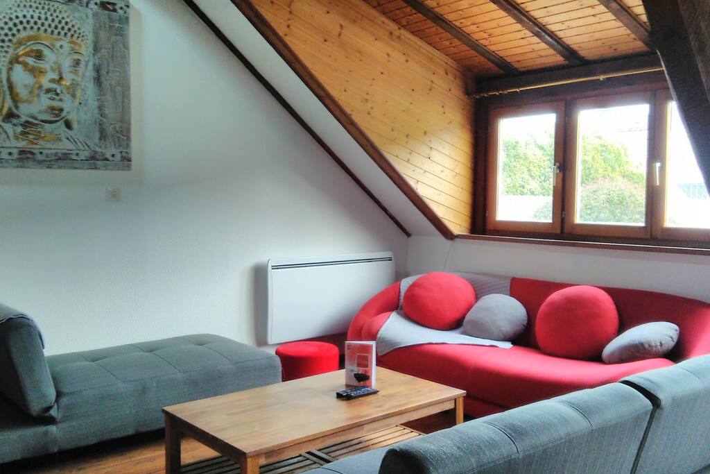 Le Coin Salon permet d'accueillir jusque 8 personnes assises.