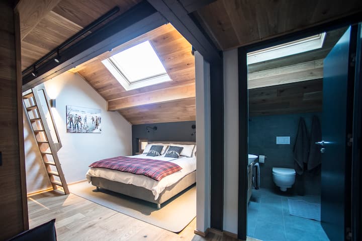 ห้องนอน 8
+ ชั้นลอย
+ ห้องน้ำส่วนตัว